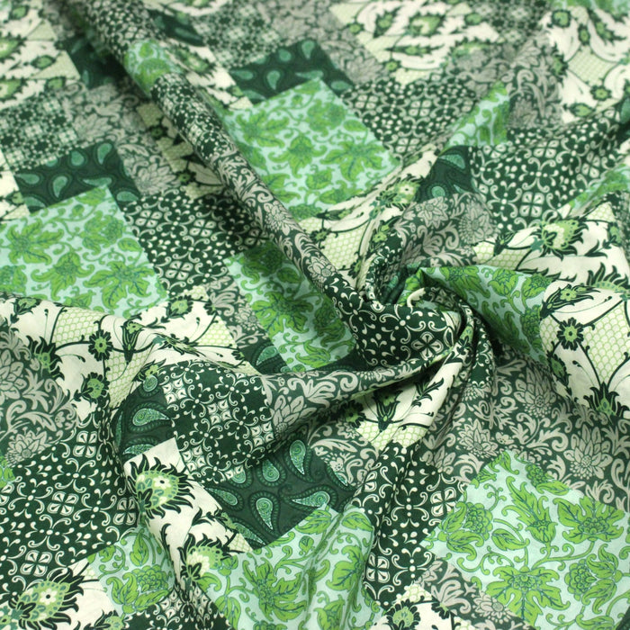 Tissu coton fin imprimé INDIENNES, patchwork vert de motifs floraux et arabesques- STANDARD 100 OEKO-TEX - TissusPapi.com