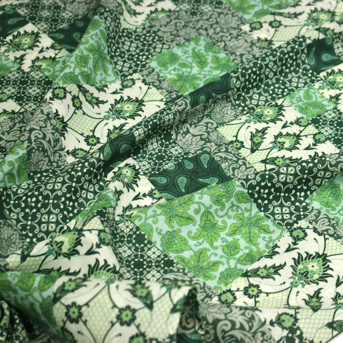 Tissu coton fin imprimé INDIENNES, patchwork vert de motifs floraux et arabesques- STANDARD 100 OEKO-TEX - TissusPapi.com