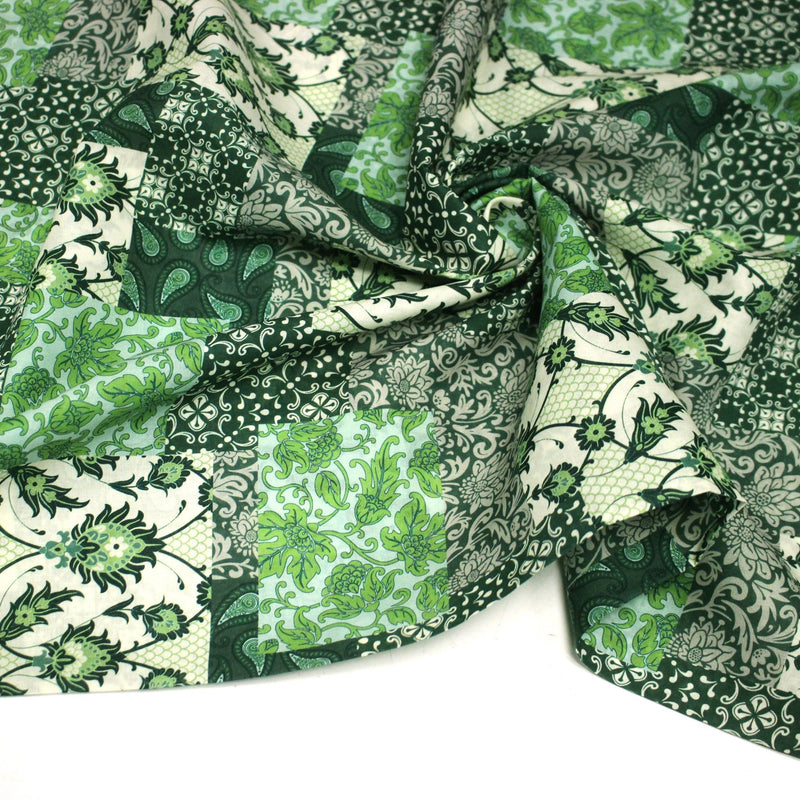 Tissu coton fin imprimé INDIENNES, patchwork vert de motifs floraux et arabesques- STANDARD 100 OEKO-TEX - TissusPapi.com