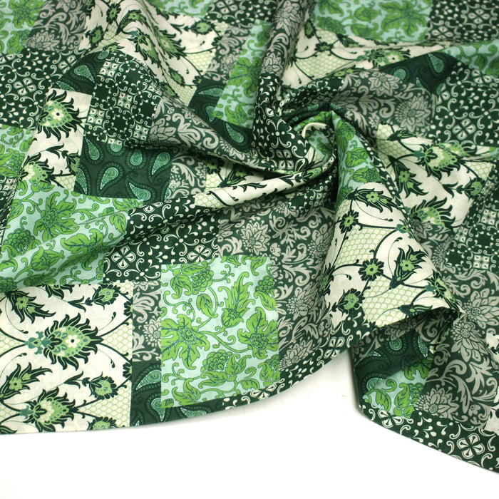 Tissu coton fin imprimé INDIENNES, patchwork vert de motifs floraux et arabesques- STANDARD 100 OEKO-TEX - TissusPapi.com