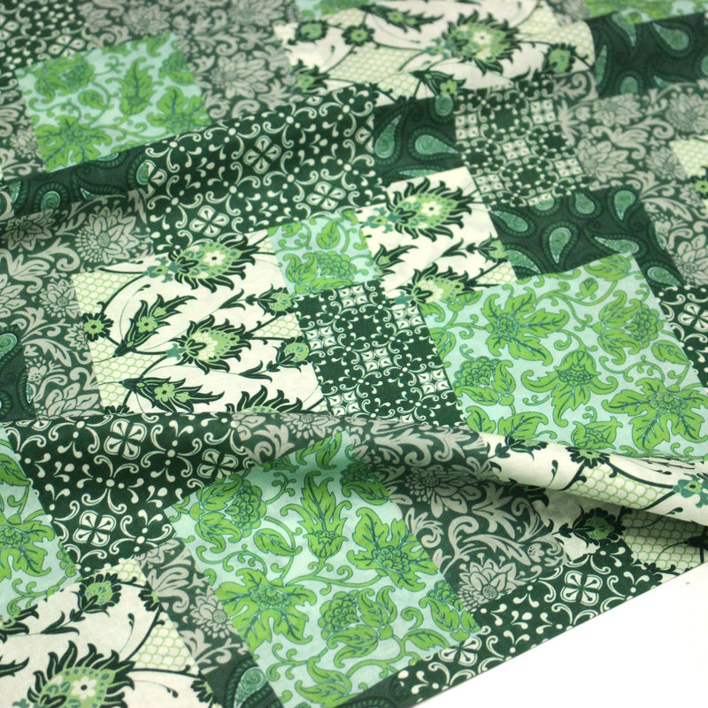 Tissu coton fin imprimé INDIENNES, patchwork vert de motifs floraux et arabesques- STANDARD 100 OEKO-TEX - TissusPapi.com