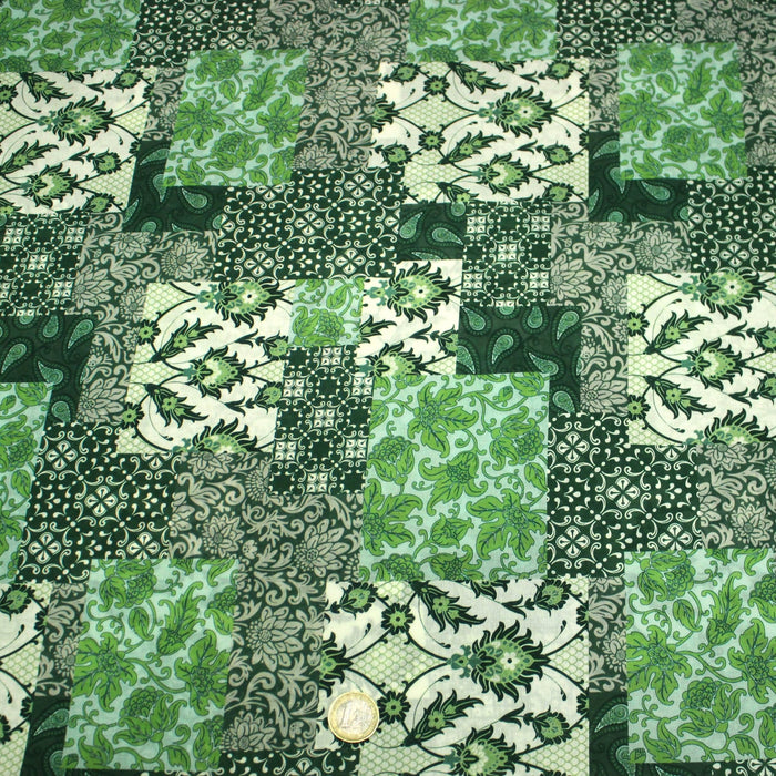 Tissu coton fin imprimé INDIENNES, patchwork vert de motifs floraux et arabesques- STANDARD 100 OEKO-TEX - TissusPapi.com