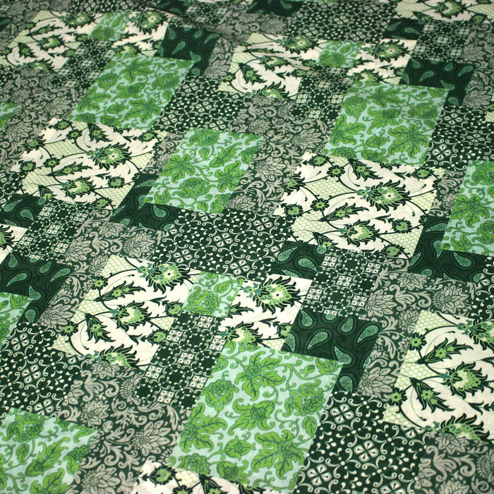 Tissu coton fin imprimé INDIENNES, patchwork vert de motifs floraux et arabesques- STANDARD 100 OEKO-TEX - TissusPapi.com