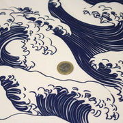 Tissu gabardine coton imprimée HOKUSAI Vagues japonaises bleues & blanc cassé - OEKO - TEX - TissusPapi.com