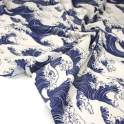 Tissu gabardine coton imprimée HOKUSAI Vagues japonaises bleues & blanc cassé - OEKO - TEX - TissusPapi.com