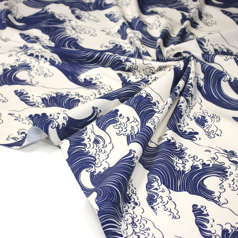 Tissu gabardine coton imprimée HOKUSAI Vagues japonaises bleues & blanc cassé - OEKO - TEX - TissusPapi.com
