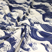 Tissu gabardine coton imprimée HOKUSAI Vagues japonaises bleues & blanc cassé - OEKO - TEX - TissusPapi.com