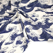 Tissu gabardine coton imprimée HOKUSAI Vagues japonaises bleues & blanc cassé - OEKO - TEX - TissusPapi.com