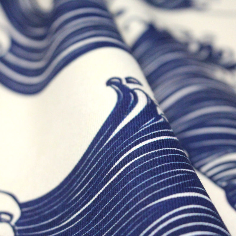 Tissu gabardine coton imprimée HOKUSAI Vagues japonaises bleues & blanc cassé - OEKO - TEX - TissusPapi.com