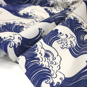 Tissu gabardine coton imprimée HOKUSAI Vagues japonaises bleues & blanc cassé - OEKO - TEX - TissusPapi.com