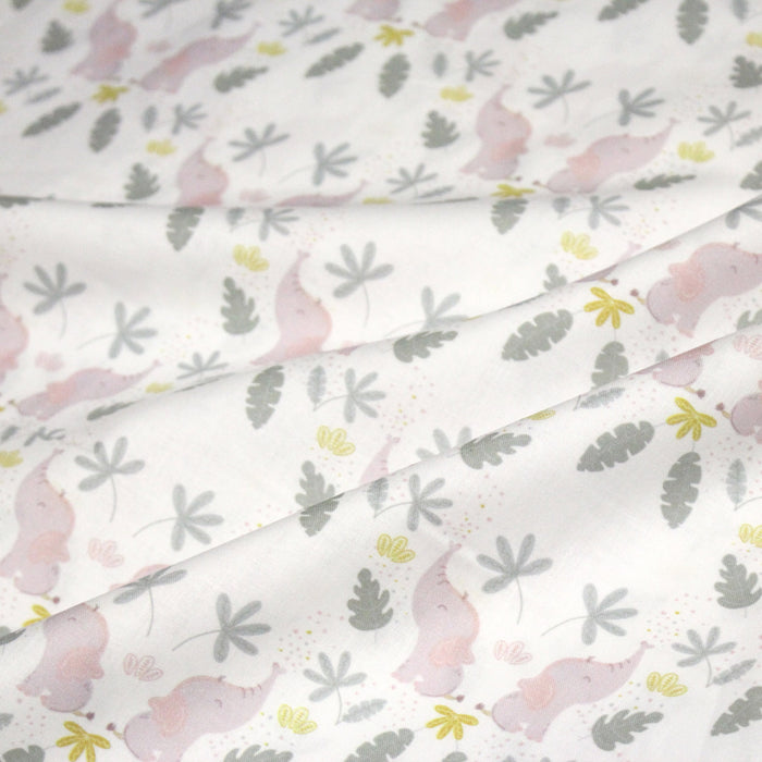 Tissu cotonnade enfant blanc aux éléphants & feuilles tropicales - STANDARD 100 OEKO - TEX - TissusPapi.com