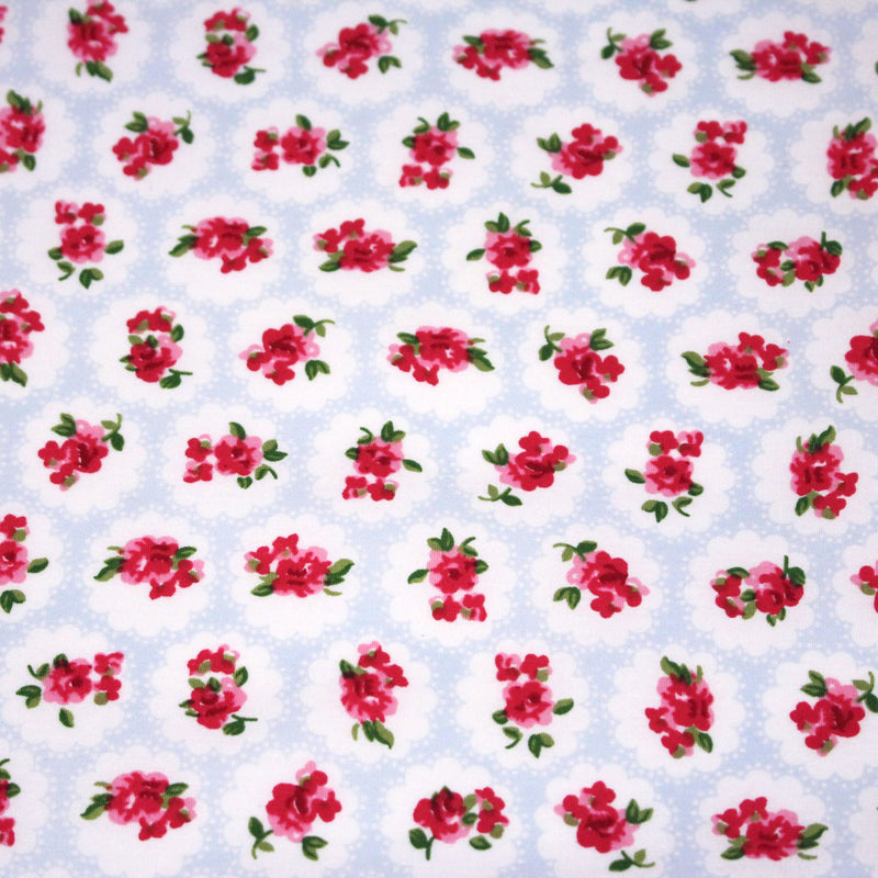 Tissu popeline SHOREDITCH, motif britannique fleuri rose, fond bleu ciel & blanc - TissusPapi.com