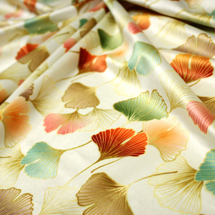 Tissu Velours ras imprimé écru motifs japonais feuilles de gingko biloba multicolores - OEKO-TEX