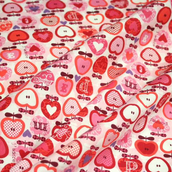 Tissu cotonnade POMME D'AMOUR, coeurs roses et pommes rouges - TissusPapi.com