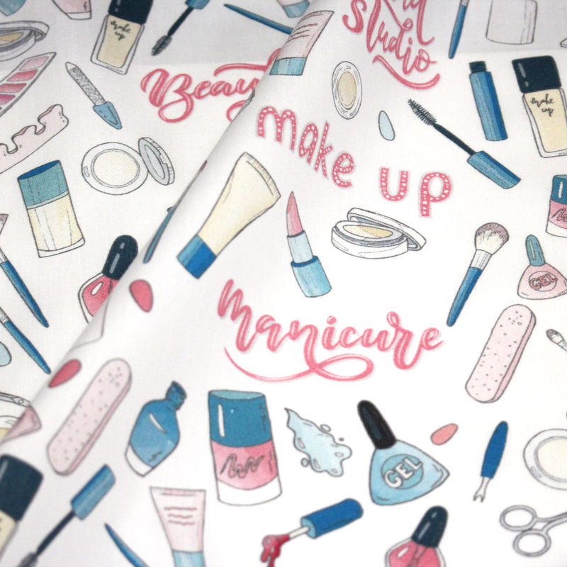 Tissu cotonnade MAKE - UP GIRLY, motifs maquillages et parfums, tons roses, bleus, écrus - TissusPapi.com