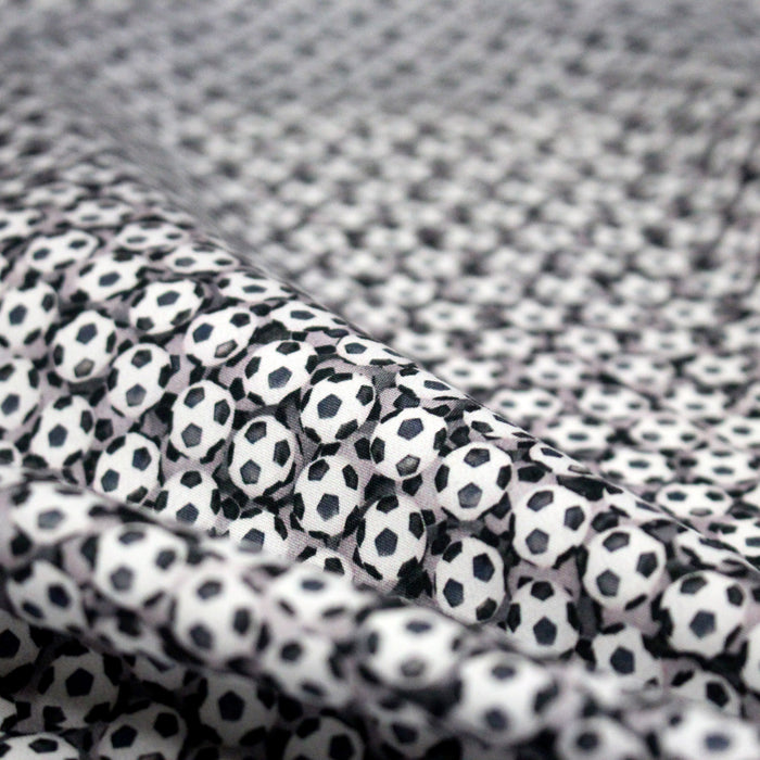 Tissu cotonnade enfant – Les ballons de foot - TissusPapi.com