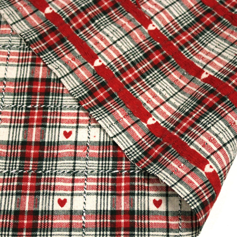 Tissu coton épais COEUR DES ALPES : carreaux traditionnels de chalet & petits cœurs tissés – 2 coloris disponibles - TissusPapi.com
