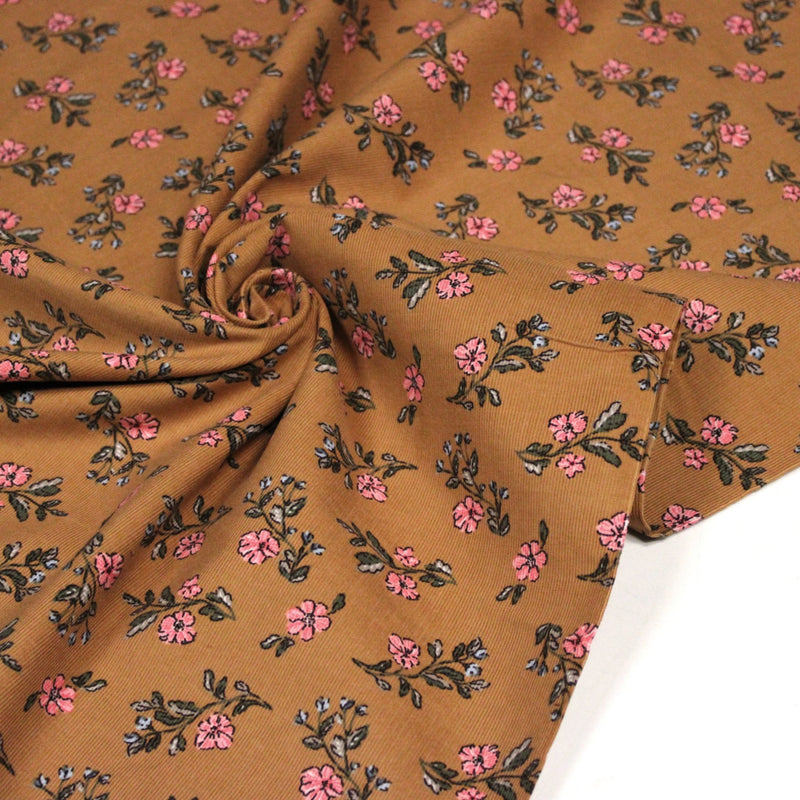Tissu velours milleraies imprimé ocre aux fines fleurs roses & fines feuilles - STANDARD 100 OEKO-TEX - TissusPapi.com