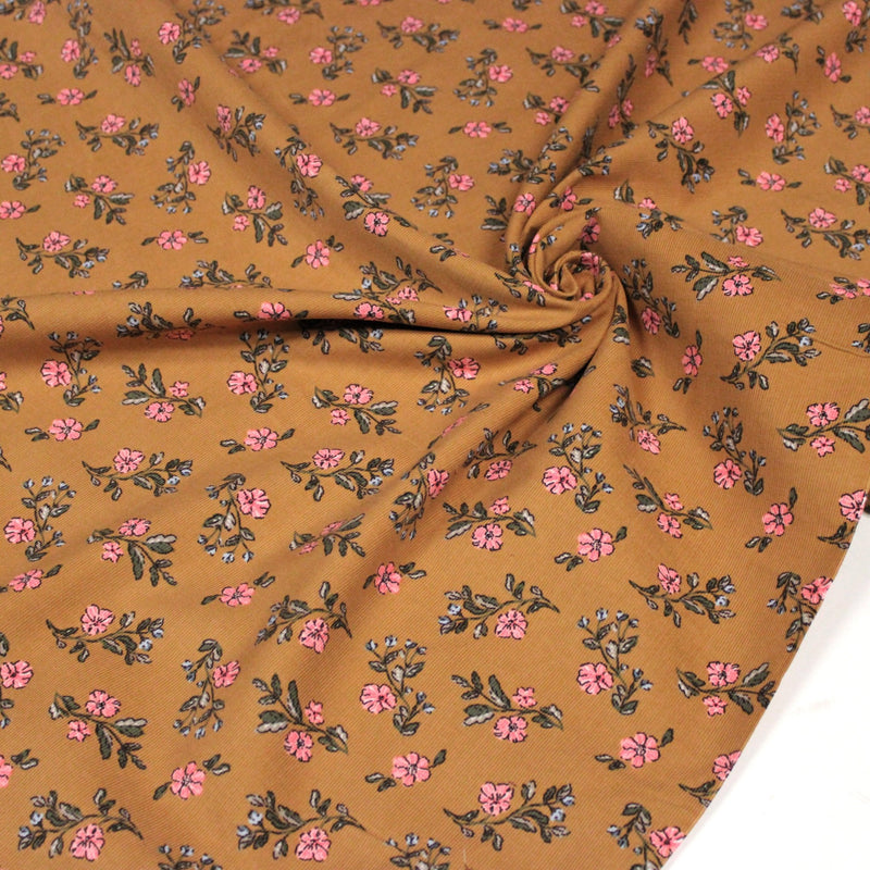 Tissu velours milleraies imprimé ocre aux fines fleurs roses & fines feuilles - STANDARD 100 OEKO-TEX - TissusPapi.com