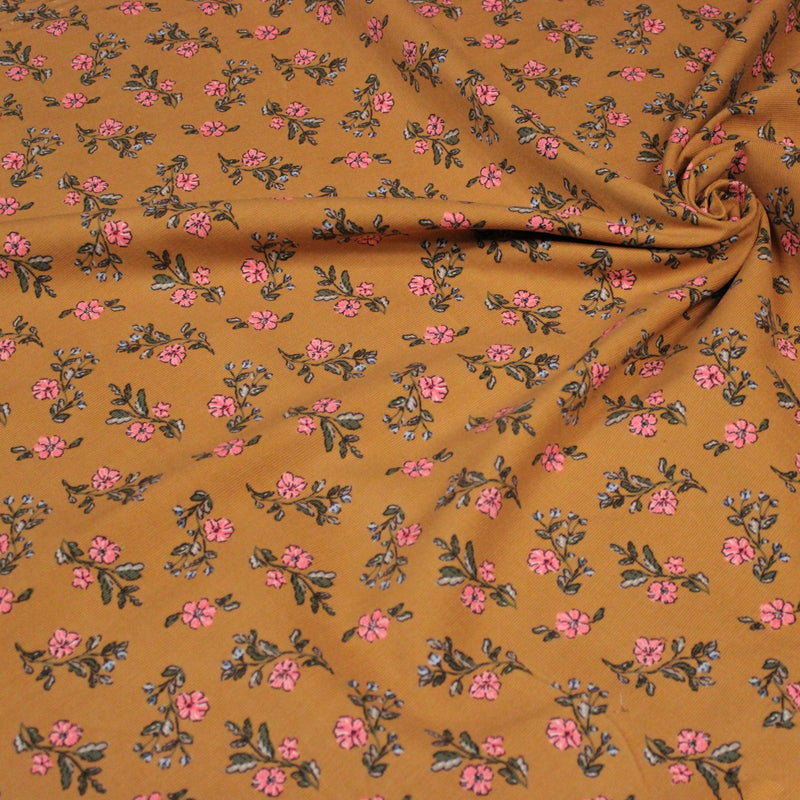 Tissu velours milleraies imprimé ocre aux fines fleurs roses & fines feuilles - STANDARD 100 OEKO-TEX - TissusPapi.com