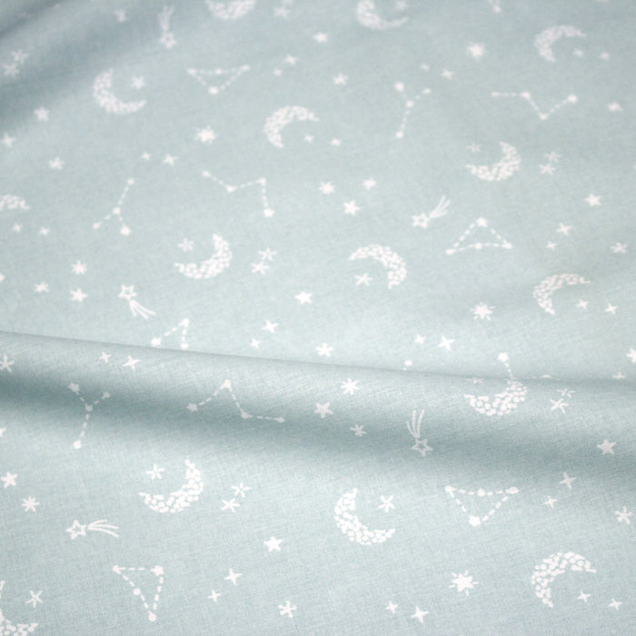 Tissu cotonnade enfant, constellation blanche, lune et étoiles fond vert clair - OEKO - TEX STANDARD 100 - TissusPapi.com