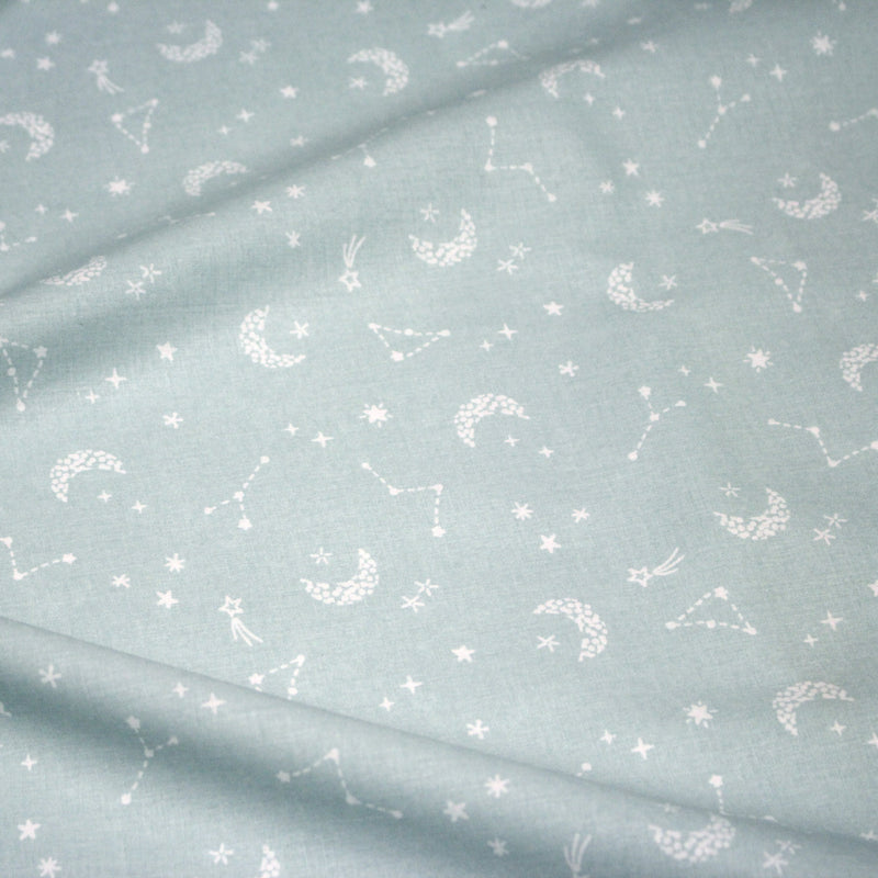Tissu cotonnade enfant, constellation blanche, lune et étoiles fond vert clair - OEKO - TEX STANDARD 100 - TissusPapi.com