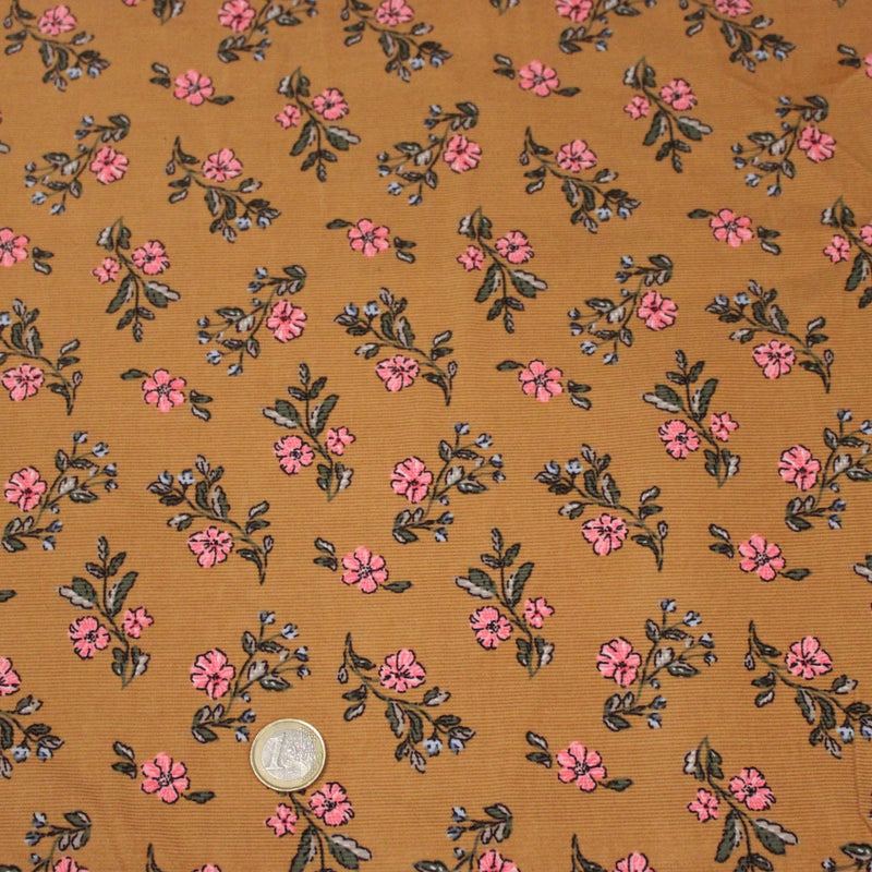 Tissu velours milleraies imprimé ocre aux fines fleurs roses & fines feuilles - STANDARD 100 OEKO-TEX - TissusPapi.com