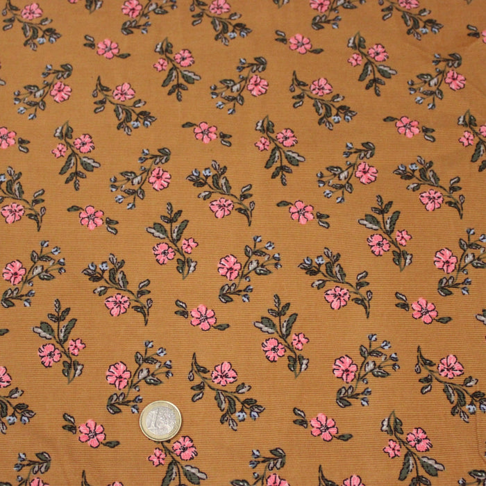 Tissu velours milleraies imprimé ocre aux fines fleurs roses & fines feuilles - STANDARD 100 OEKO-TEX - TissusPapi.com