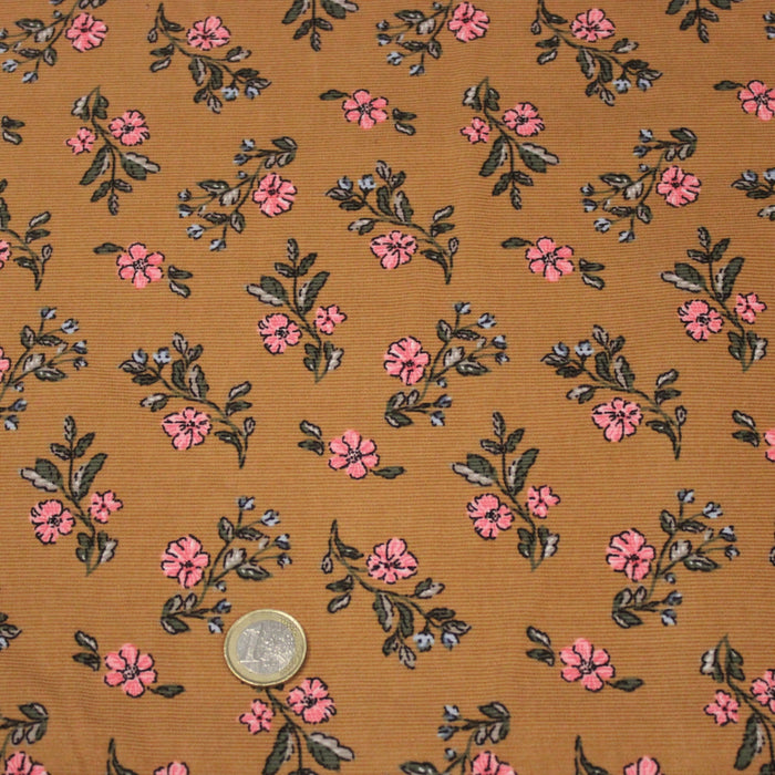 Tissu velours milleraies imprimé ocre aux fines fleurs roses & fines feuilles - STANDARD 100 OEKO-TEX - TissusPapi.com