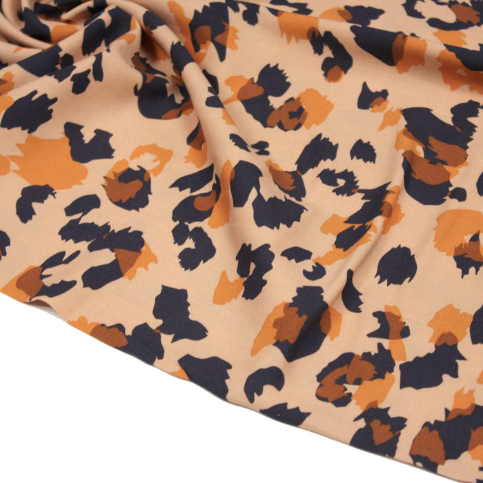 Tissu viscose fluide aux motifs léopard gris et oranges, fond orange clair - OEKO-TEX®
