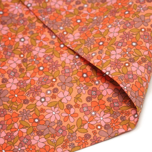 Tissu cotonnade fleuri corail aux fines fleurs roses, ocres et parme - OEKO - TEX STANDARD 100 - TissusPapi.com