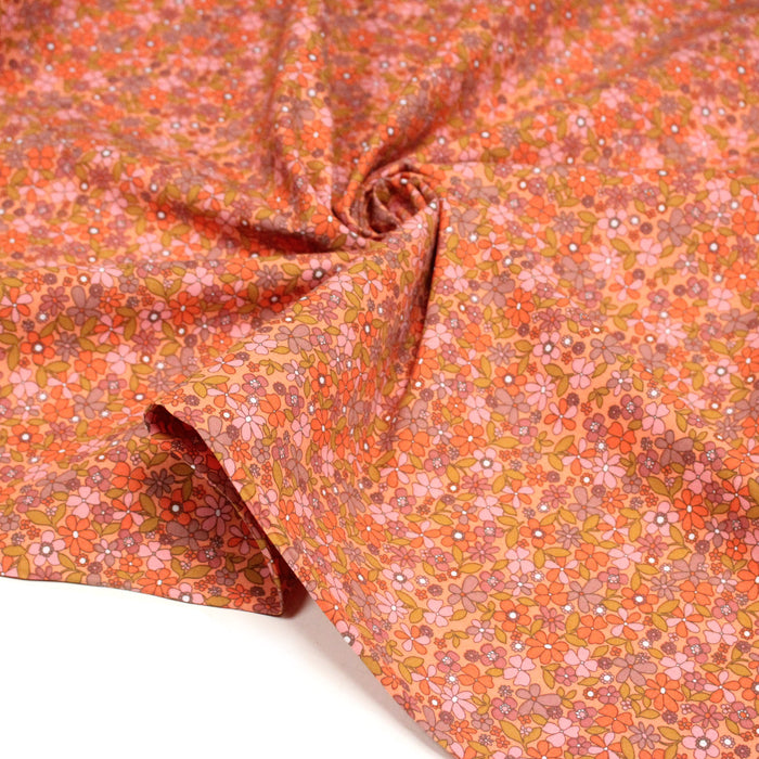 Tissu cotonnade fleuri corail aux fines fleurs roses, ocres et parme - OEKO - TEX STANDARD 100 - TissusPapi.com