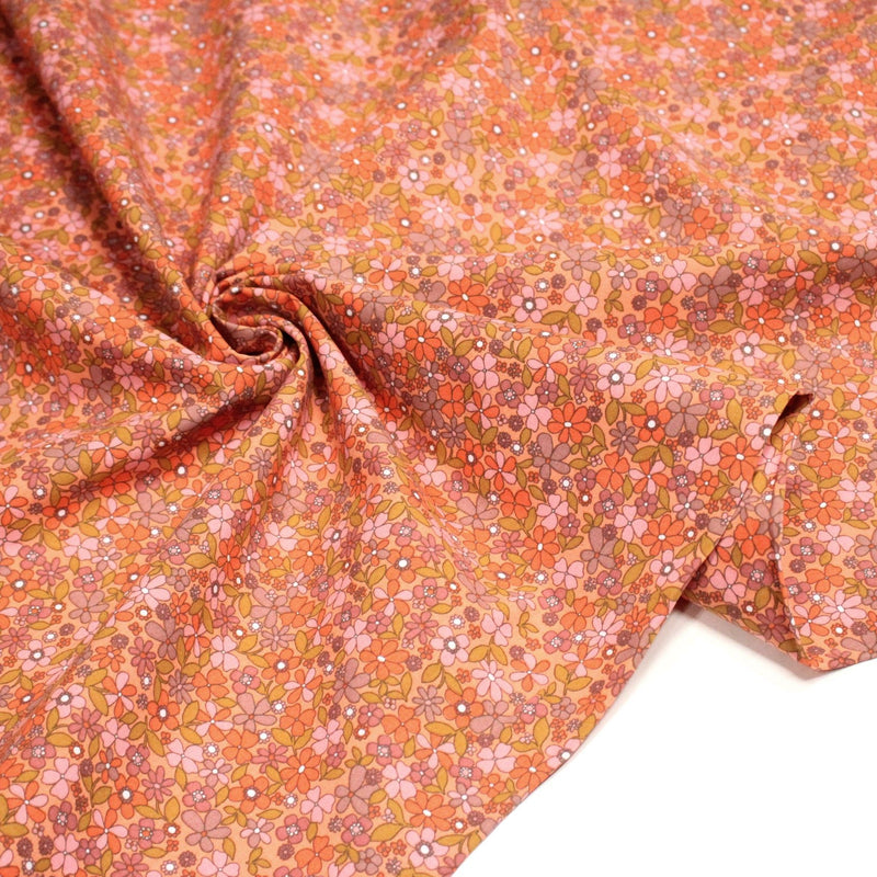 Tissu cotonnade fleuri corail aux fines fleurs roses, ocres et parme - OEKO - TEX STANDARD 100 - TissusPapi.com
