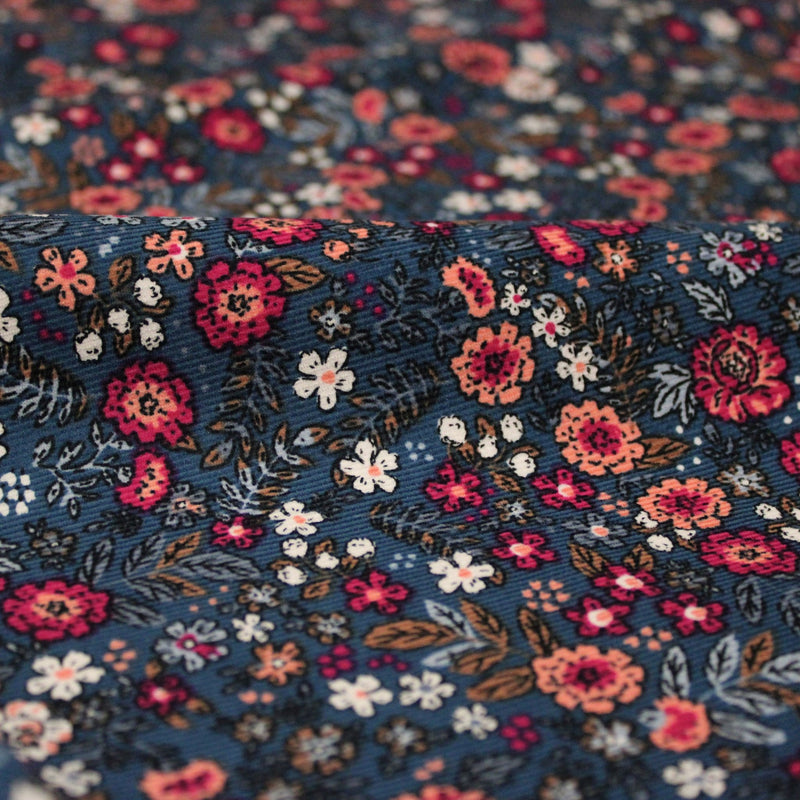 Tissu velours milleraies imprimé fleuri bleu Prusse aux fines fleurs corail, byzantin, blanches - STANDARD 100 OEKO-TEX - TissusPapi.com