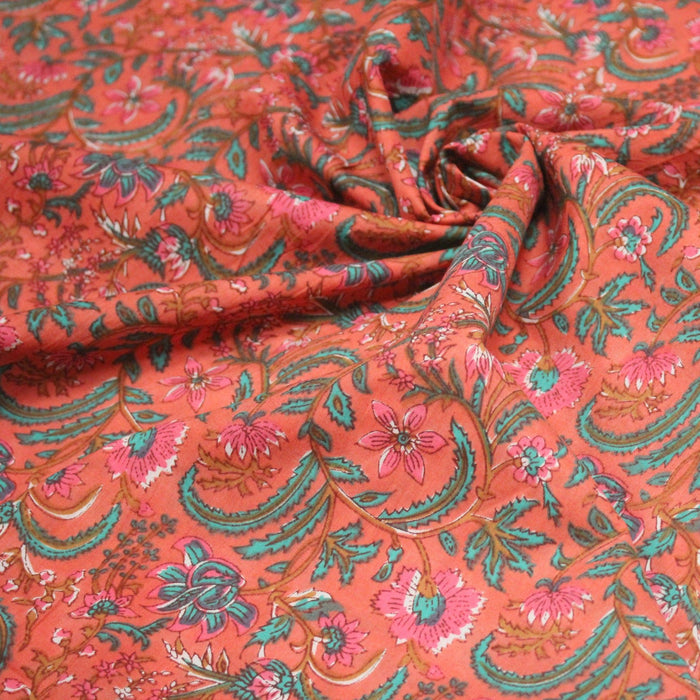 Tissu coton fin imprimé INDIENNES, corail aux fleurs roses et vertes - STANDARD 100 OEKO - TEX - TissusPapi.com