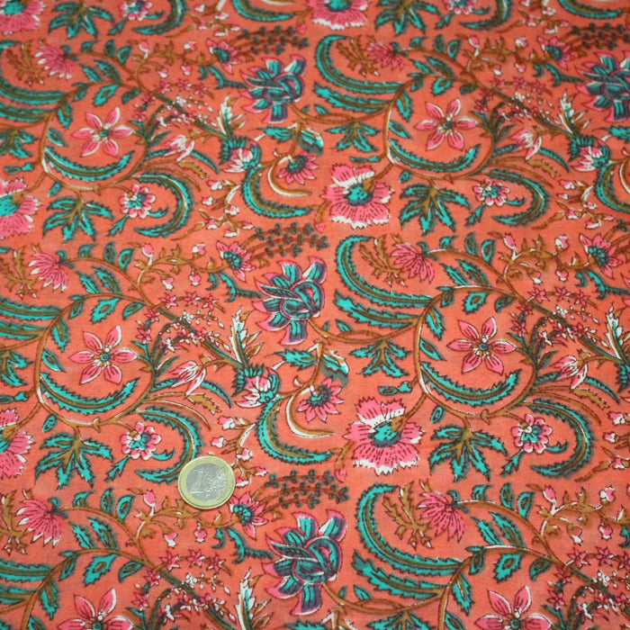 Tissu coton fin imprimé INDIENNES, corail aux fleurs roses et vertes - STANDARD 100 OEKO - TEX - TissusPapi.com