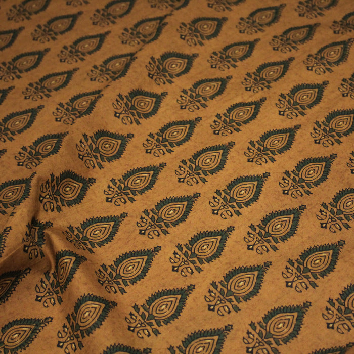Tissu coton fin imprimé INDIENNES, ocre et motif Kalahari paisley vert - STANDARD 100 OEKO-TEX