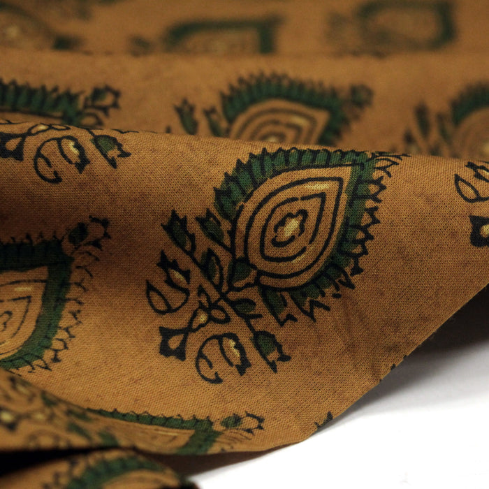 Tissu coton fin imprimé INDIENNES, ocre et motif Kalahari paisley vert - STANDARD 100 OEKO-TEX