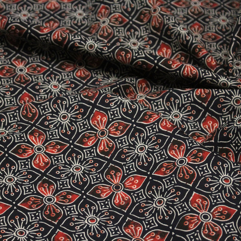 Tissu coton fin imprimé INDIENNES, noir aux motifs floraux géométriques - STANDARD 100 OEKO - TEX - TissusPapi.com