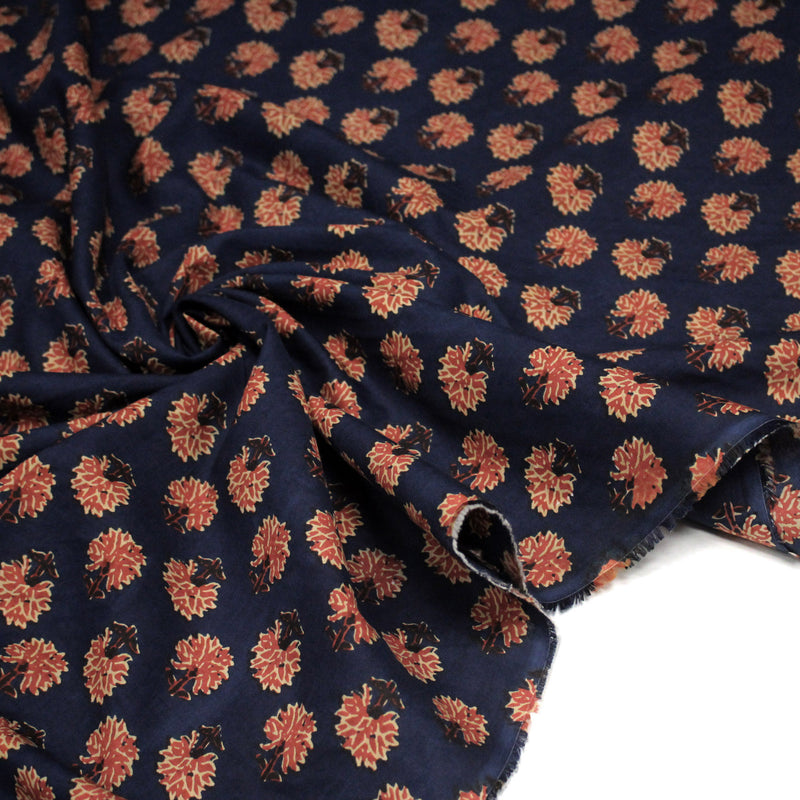 Tissu coton fin imprimé INDIENNES, bleu aux motifs floraux BOOTA rouges - STANDARD 100 OEKO - TEX - TissusPapi.com