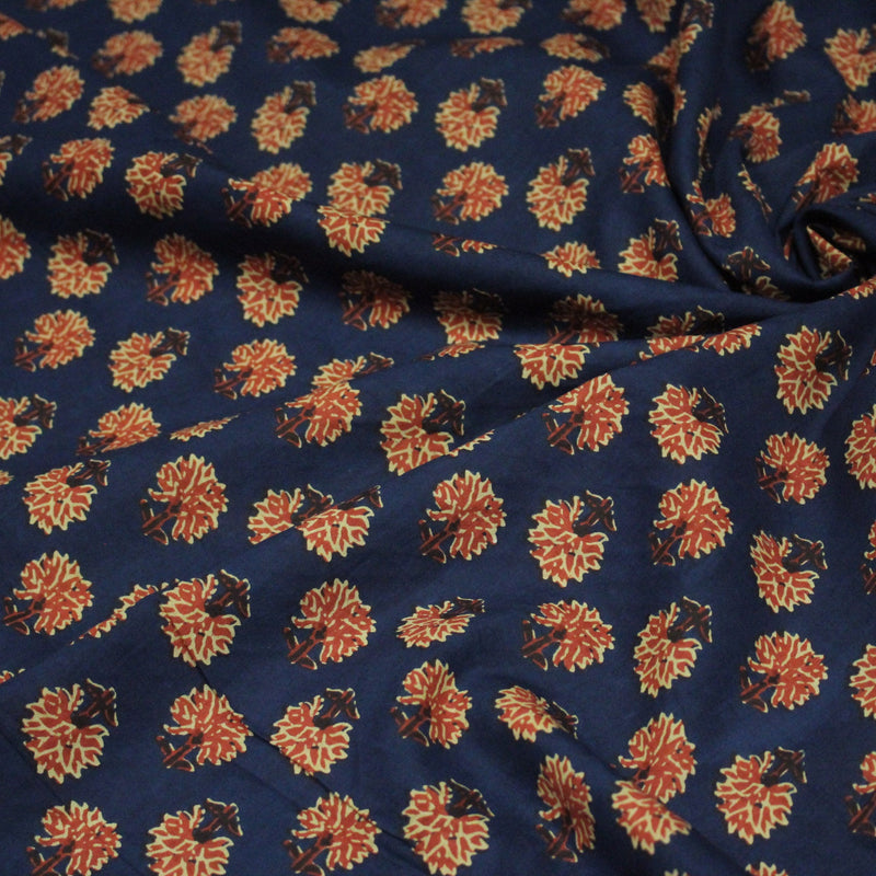 Tissu coton fin imprimé INDIENNES, bleu aux motifs floraux BOOTA rouges - STANDARD 100 OEKO - TEX - TissusPapi.com