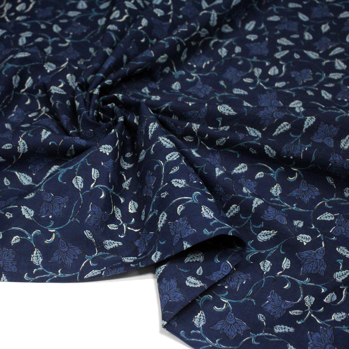 Tissu coton fin imprimé INDIENNES, bleu marine aux fleurs bleues - STANDARD 100 OEKO-TEX