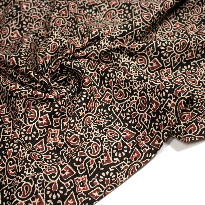 Tissu coton fin imprimé INDIENNES, noir motif abstrait rouge et écru - STANDARD 100 OEKO-TEX