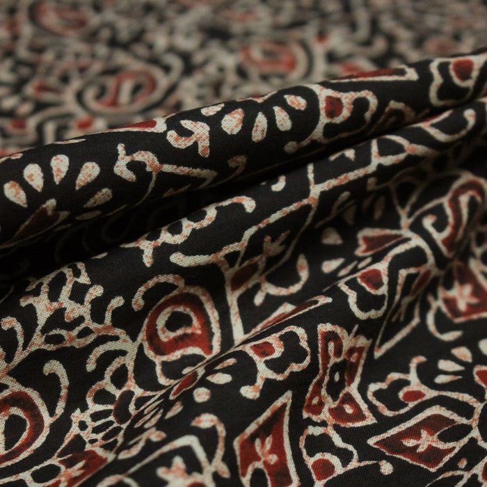 Tissu coton fin imprimé INDIENNES, noir motif abstrait rouge et écru - STANDARD 100 OEKO-TEX