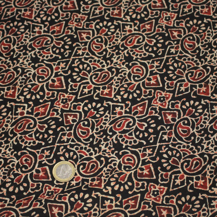 Tissu coton fin imprimé INDIENNES, noir motif abstrait rouge et écru - STANDARD 100 OEKO-TEX
