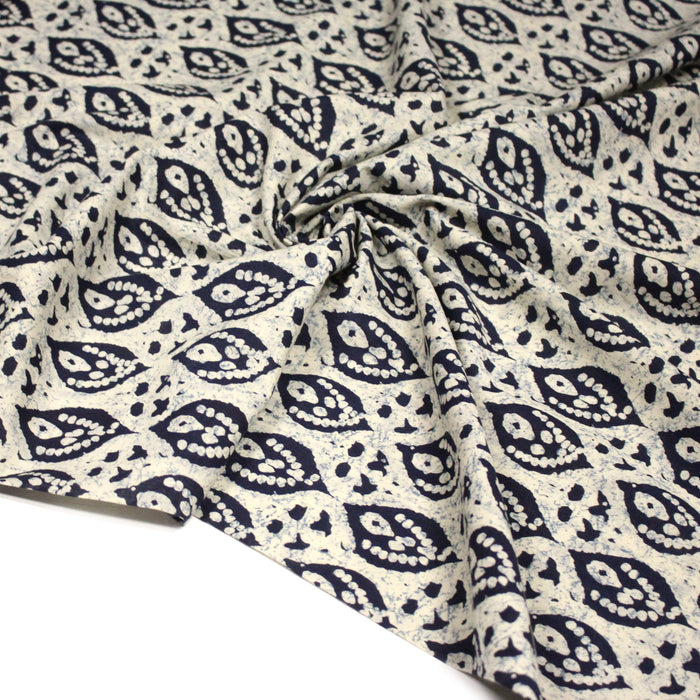 Tissu coton fin imprimé INDIENNES, motifs floraux BOOTA écrus & bleus - STANDARD 100 OEKO-TEX