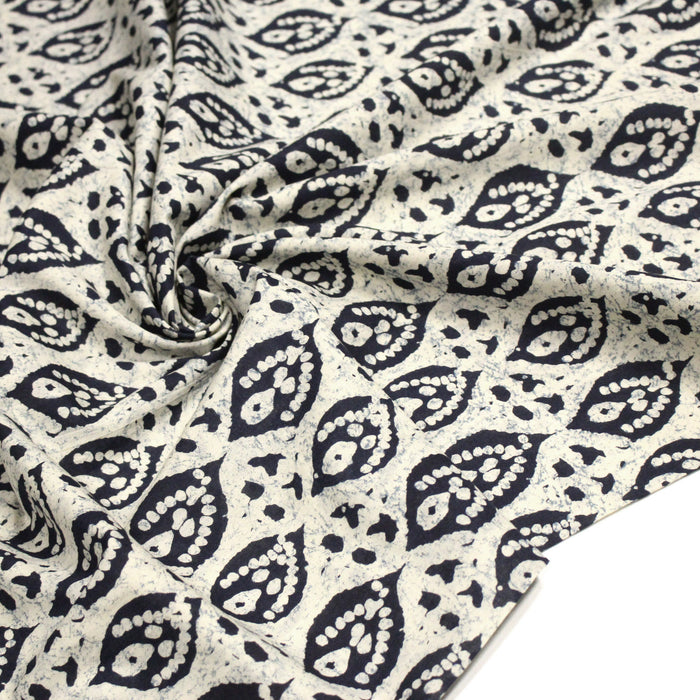 Tissu coton fin imprimé INDIENNES, motifs floraux BOOTA écrus & bleus - STANDARD 100 OEKO-TEX