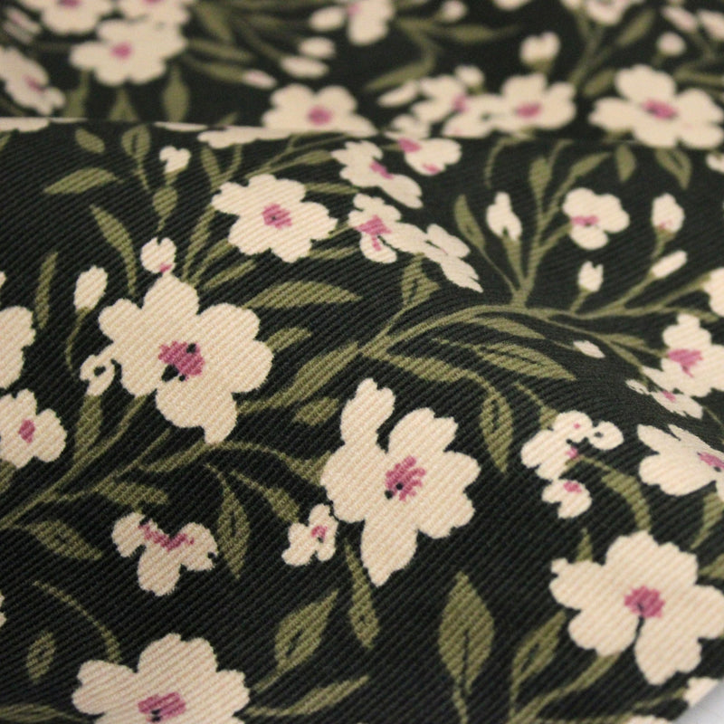 Tissu velours milleraies imprimé vert anglais aux fleurs écrues & fines feuilles - STANDARD 100 OEKO-TEX - TissusPapi.com