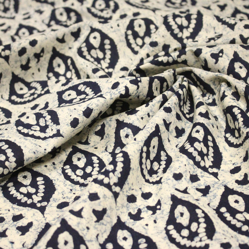 Tissu coton fin imprimé INDIENNES, motifs floraux BOOTA écrus & bleus - STANDARD 100 OEKO - TEX - TissusPapi.com