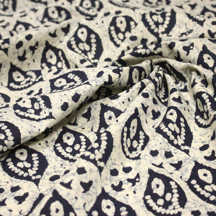 Tissu coton fin imprimé INDIENNES, motifs floraux BOOTA écrus & bleus - STANDARD 100 OEKO-TEX